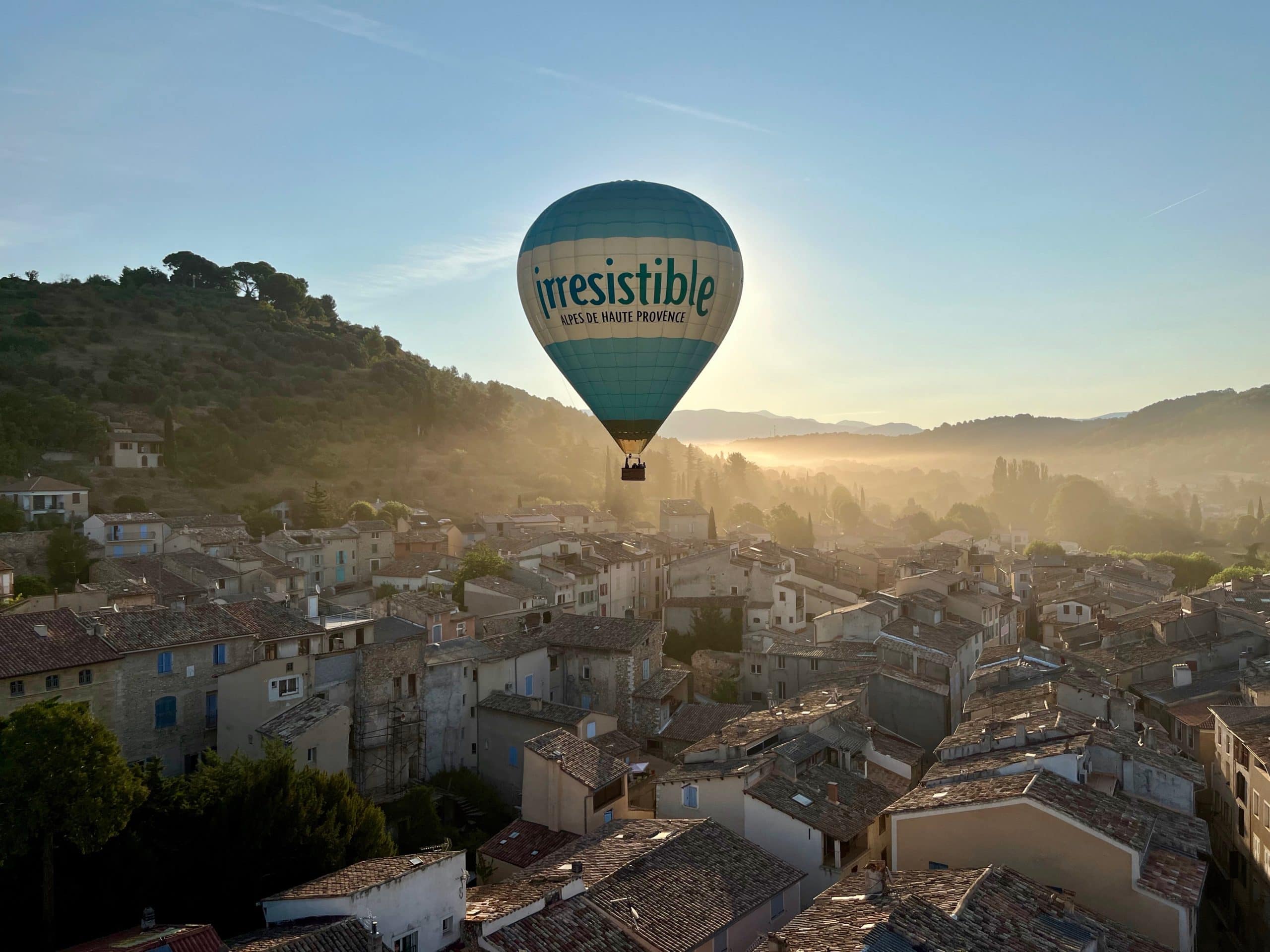 vol-en-montgolfiere-provence